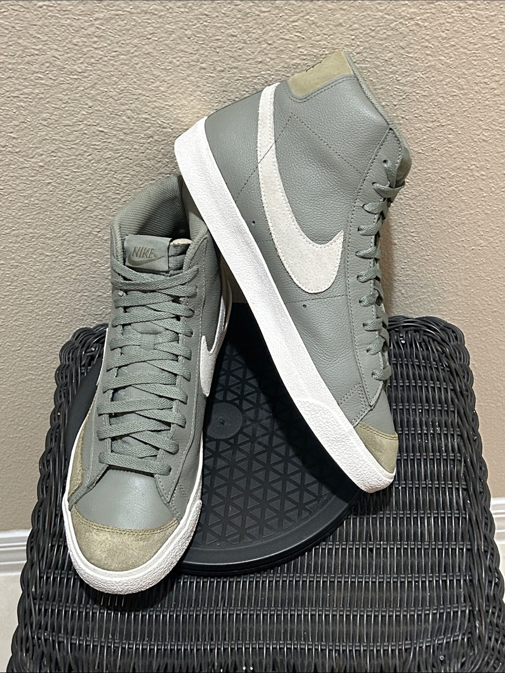 Nike Blazer Mid ‘77 Premium ‘Dark Stucco’ FZ1671-001